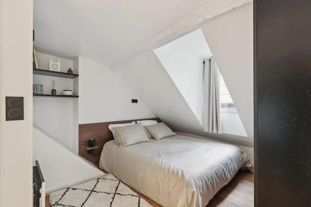 Duplex Quartier Du Louvre 75002 Apartment Paris