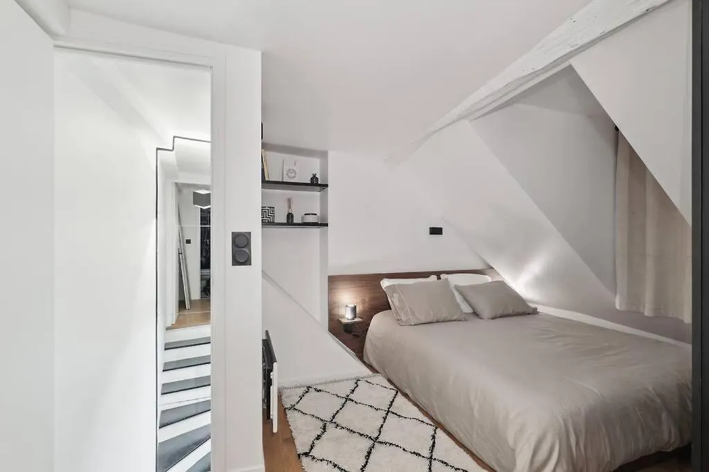 Duplex Quartier Du Louvre 75002 Apartment Paris